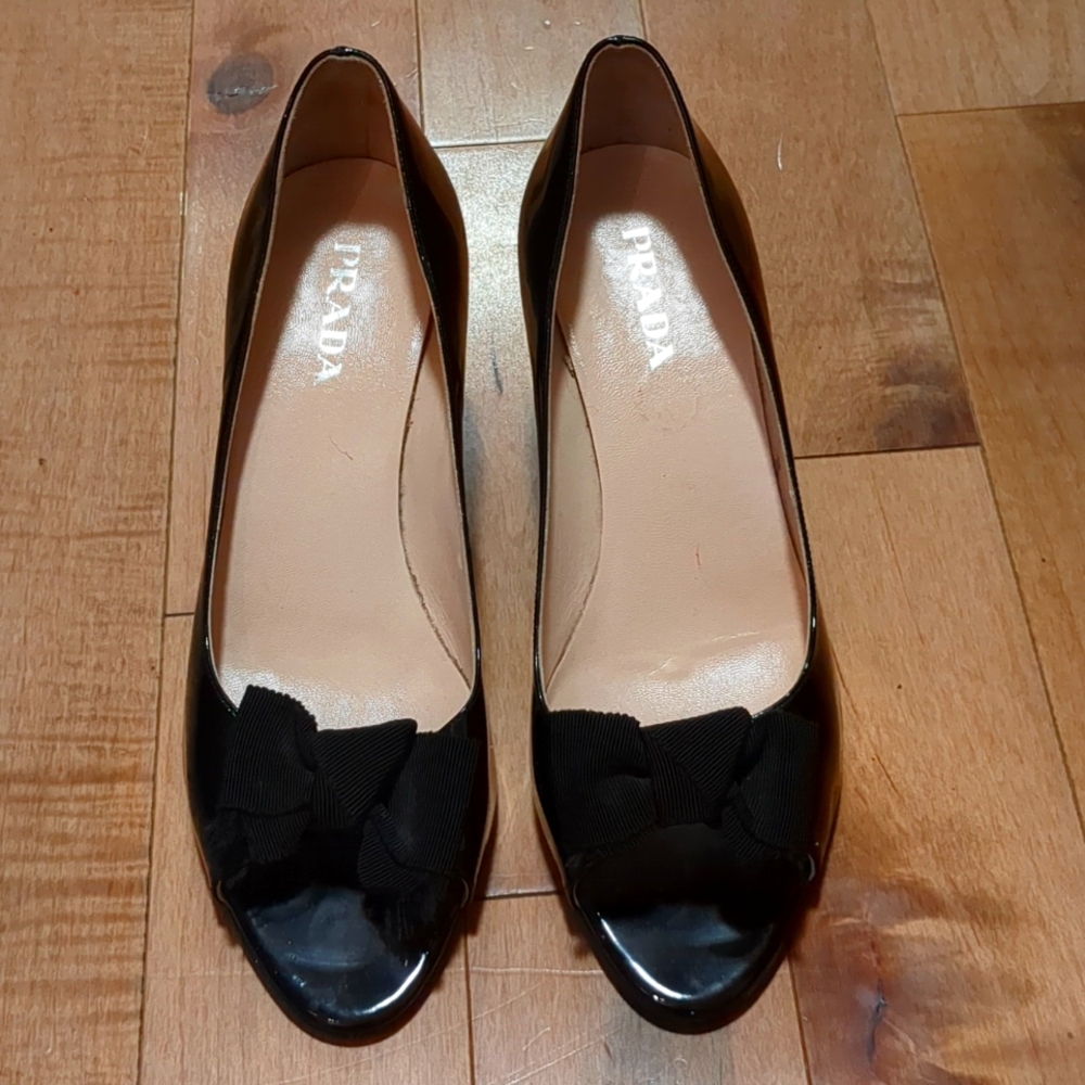 Prada shoes NWOT 💯 authentic